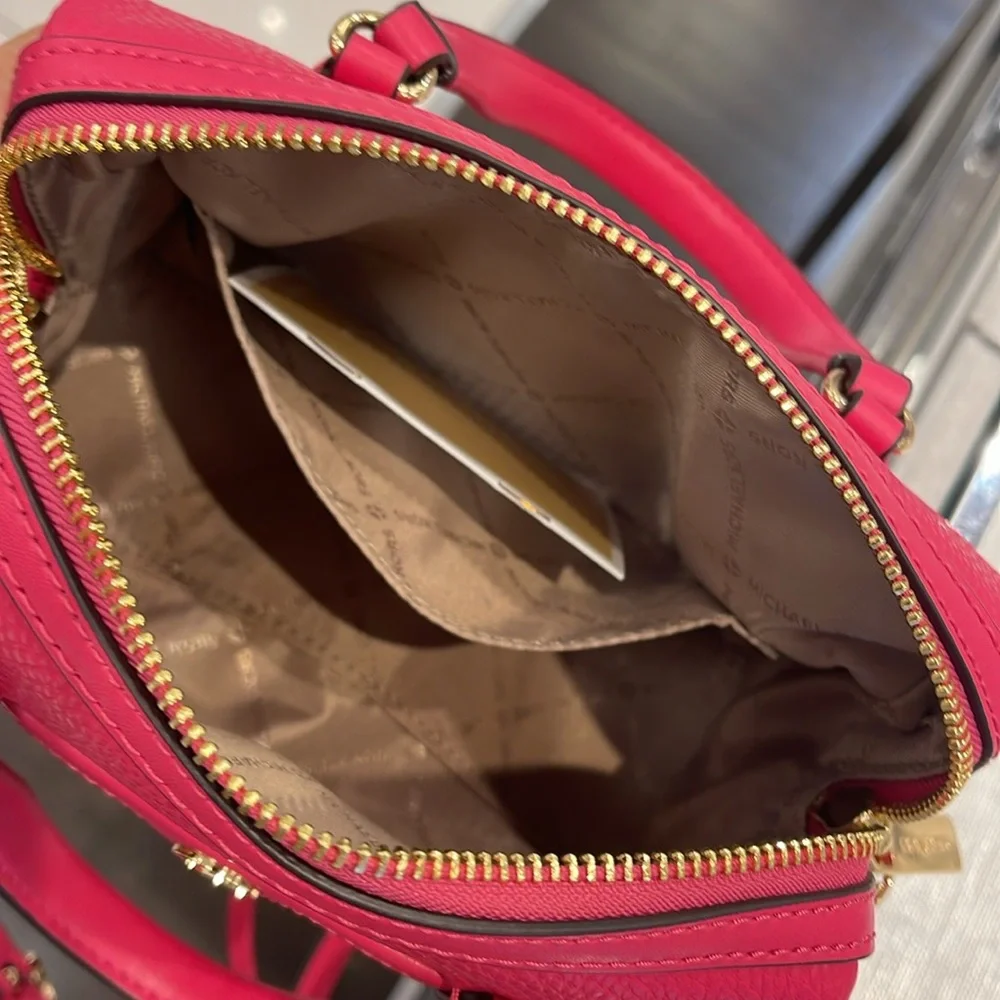 Michael Kors Travel Small Duffle Leather Crossbody Satchel Electric Pink
NWT - Picture 12 of 16